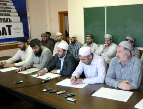 Пресс-конференция, посвященная  маджлису, прошедшему 29 апреля в Центральной мечети Махачкалы. 2 мая 2012 г. Фото: РИА "Дагестан"