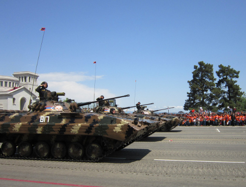 Военный парад в Степанакерте 9 мая 2012 г. Фото Алвард Григорян для "Кавказского узла"