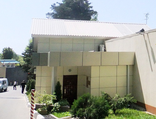 Здание выездной приемной президента РФ у здания Южной резиденции на Бочаровом ручье. Сочи, май 2012 г. Фото Светланы Кравченко для "Кавказского узла"