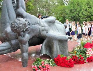 Памятник махаджирам в Сухуме. Абхазия, 21 мая 2012 г. Фото Анжелы Кучуберия для "Кавказского узла"