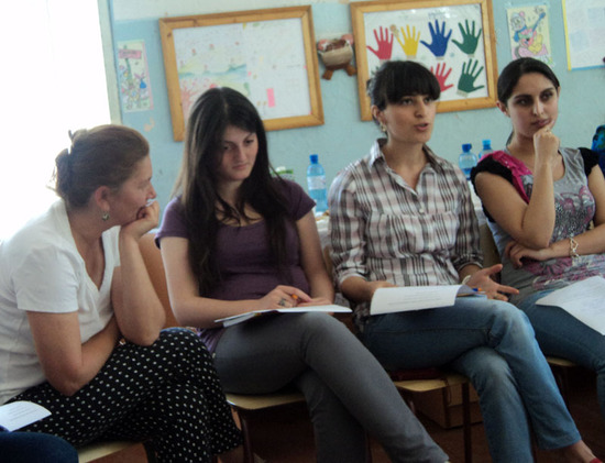 Молодёж делится своими мыслями. Слева на право: Рита, Ирина, Асмик, Майле, Лилит  
