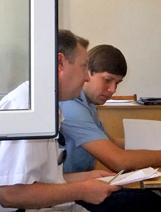 Прокурор Савченко (слева) и адвокат стороны обвинения Бойко. Сочи, 19 июня 2012 г. Фото Светланы Кравченко для "Кавказского узла"