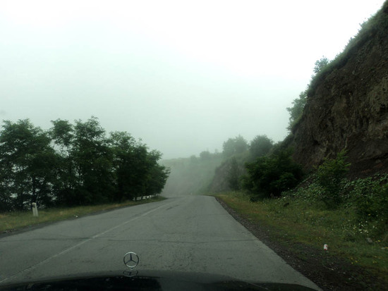Дорога ведёт к с.Тех Горисского района Армении.