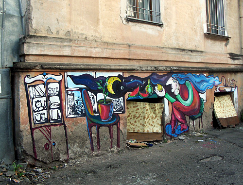 Рисунки участников стрит-арт проекта "Город "N"". КБР, Нальчик, август 2012 г. Фото Луизы Оразаевой для "Кавказского узла"