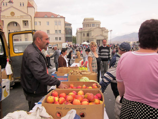 Карабахские фрукты и овощи, без грамма химии.
