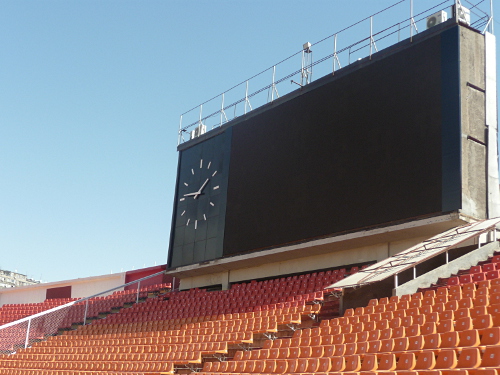 Новое видео-табло на стадионе "Раздан". Армения, Ереван, сентябрь 2012 г. Фото Армине Мартиросян для "Кавказского узла"