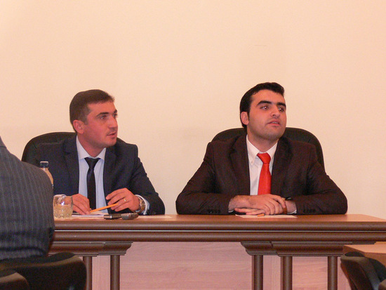 Давид Гукасян - начальник отдела минкультуры (слева) и основатель и председатель НПО «Хаяса» Сурен Мкртчян.