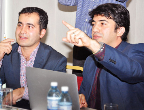Бахтияр Гаджиев и Эмин Гусейнов на семинаре в Баку 29 ноября 2012 г. Фото: www.irfs.az