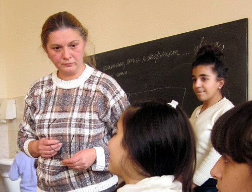 Нагорный Карабах, Степанакерт, школа № 3. 29 ноября 2012 г. Светлана Джангирян проводит тренинг  на тему "Разрешение конфликтов".  Фото Алвард Григорян для "Кавказского узла"