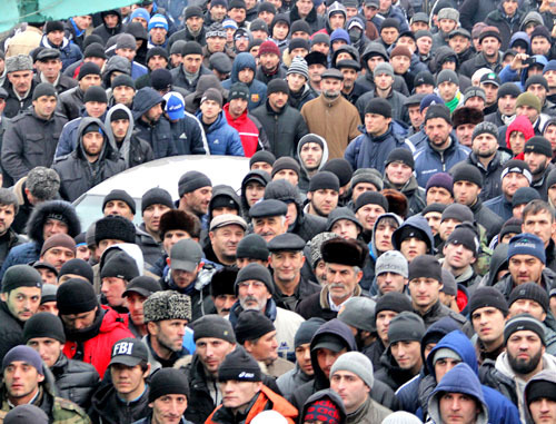 Участники акции. Новолакский район, Дагестан, 25 февраля 2013 г. Фото Патимат Махмудовой для "Кавказского узла"