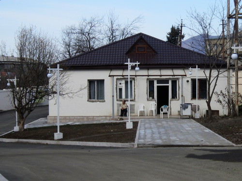 Малый корпус интерната, где до окончания реконструкции первого корпуса разместился персонал. Степанакерт, Нагорный Карабах, 11 марта 2013 г. Фото Алвард Григорян для "Кавказского узла"