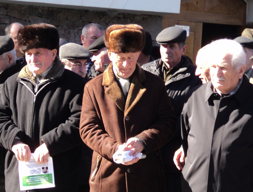 Участники митинга памяти жертв депортации балкарцев. Нальчик, 8 марта 2013 г. Фото Луизы Оразаевой для "Кавказского узла"