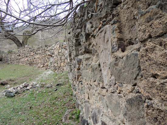 Старая кладка стены.