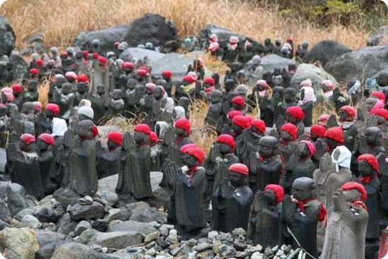 Кладбище нерождённых детей в Японии. 