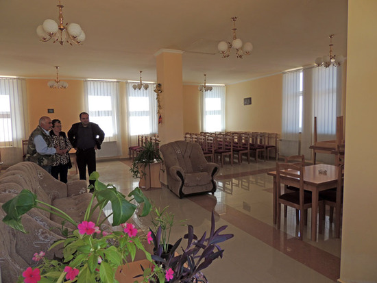 Прекрасный зал в здании администрации села Бердадзор.