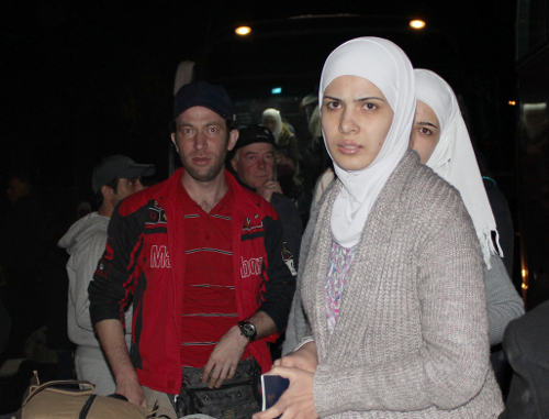 Сирийские репатрианты прибыли в аэропорт Сочи. 20 апреля 2013 г. Фото Анжелы Кучуберия для "Кавказского узла"