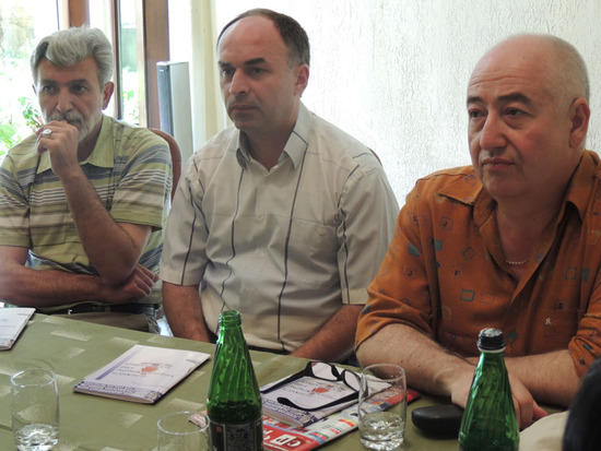 Альберт Саркисян, Ашот Бегларян и Рубен Осипов - представитель минобразования Карабаха.