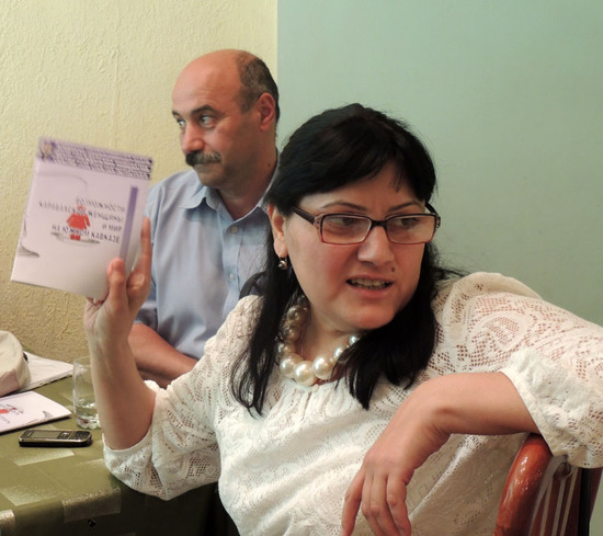 Депутат НС Нагорного Карабаха Аревик Петросян высказывает своё мнение о брошюре.