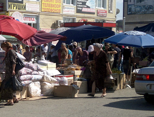 На рынке Беркат в дни перед праздником Ураза-Байрам. Август 2013 г. Фото "Кавказского узла"