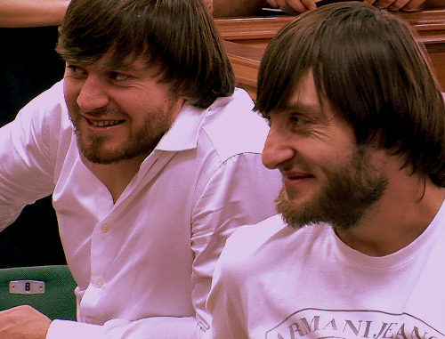 Братья Ибрагим и ДЖабраил Махмудовы на заседании Мосгорсуда 4 июня 2013 г. Фото: mos-gorsud.ru