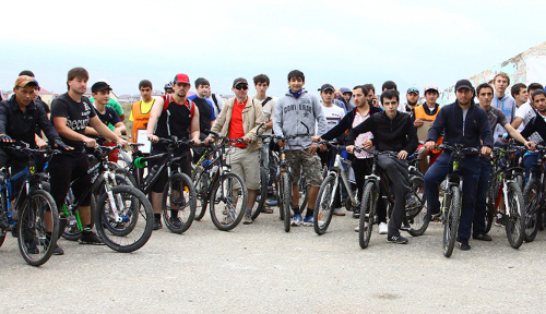 Участники велопробега во Всемирный день отказа от автомобиля. Махачкала, 22 сентября 2013 г. Фото: комитет по спорту, туризму и делам молодежи администрации Махачкалы 