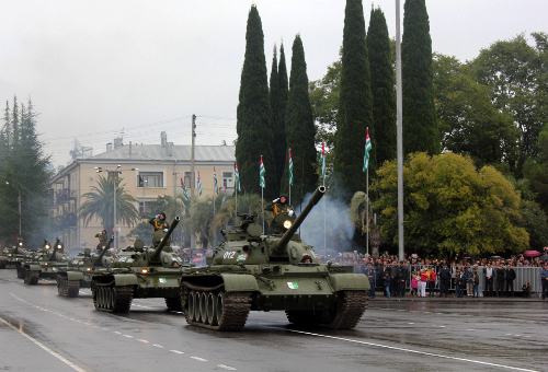 Бронетехника на военном параде в Сухуме 30 сентября 2013 г. Фото Анжелы Кучуберия для "Кавказского узла"