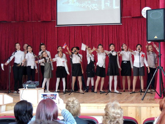 Концерт в зале школы №3 г.Степанакерта, посвящённое 90-летию города.