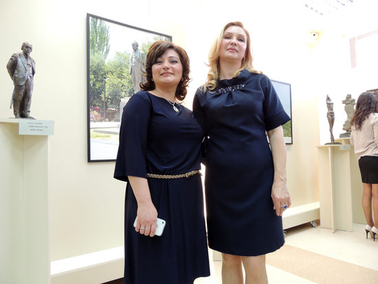 Елена Дадаян, директор картинной галереи г.Степанакерта (слева) и Лусине Григорян директор государственного музея изобразительных искусств.