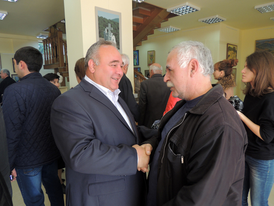 Неожиданная встреча - генпрокурор НКР Аршавир Гарамян (слева) встретил своего сослуживца Аркадия Бабаяна.
