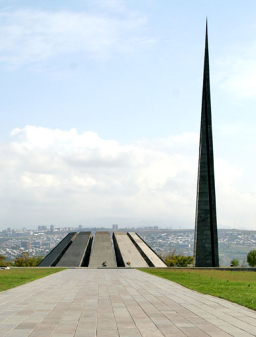 Мемориальный комплекс Цицернакаберд. Фото: Divot, http://ru.wikipedia.org/