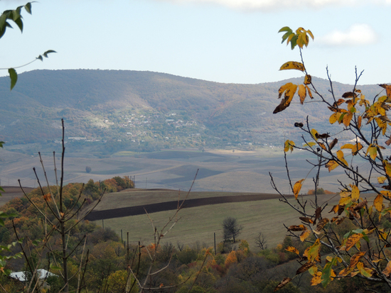 На переднем плане с.Сарушен Аскеранского раона. На переднем плане с.Сарушен Аскеранского раона.
