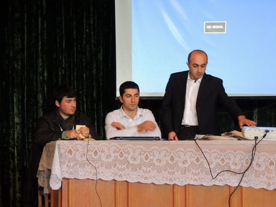 Председателем партии, сроком на два года, переизбран Айк Ханумян (крайний справа).