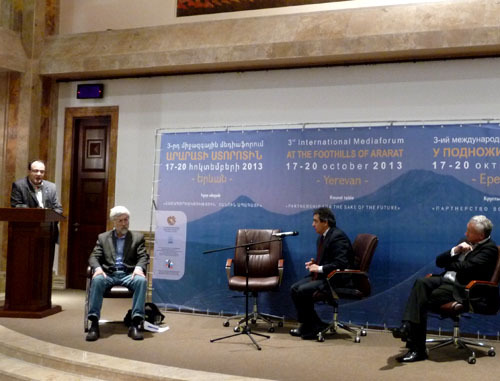 Участники медиафорума. Ереван, 19 октября 2013 г. Фото Армине Мартиросян для "Кавказского узла"