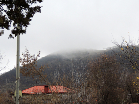 Туман постепенно садился на вершины гор... "Кавказский Узел"