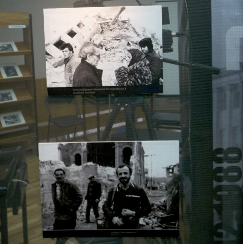 Ереван, 6 декабря 2013 г. Выставка  "Землетрясение, которое потрясло медиа". Кадры, показывающие работу журналистов на месте трагедии. Фото Армине Мартиросян для "Кавказского узла"
