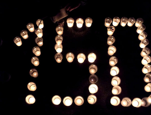 Зажжение свечей. Нальчик, 21 мая 2014 г. Фото Луизы Оразаевой для "Кавказского узла"