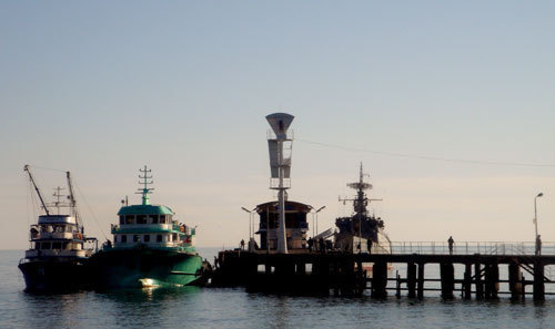 Корабли в порту Сухума, 13.02.09. Фото КУ, автор Анжела Кучуберия.