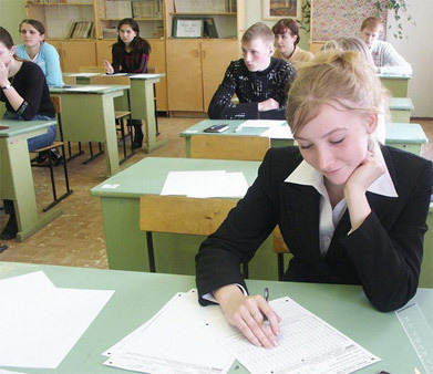 Занятия в школе. Фото с сайта www.yuga.ru