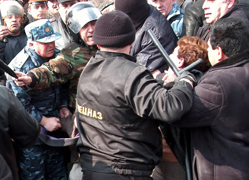 Разгон митинга в Армении. Фото с сайта www.ruvr.ru