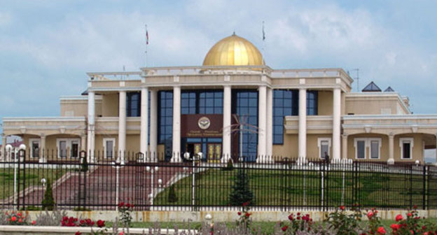 Здание администрации Президента Ингушетии в Магасе. Фото с сайта http://ru.wikipedia.org