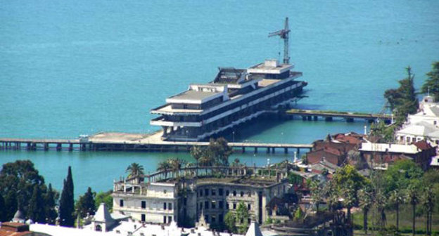 Сухумский морской вокзал. Фото с сайта http://ru.wikipedia.org