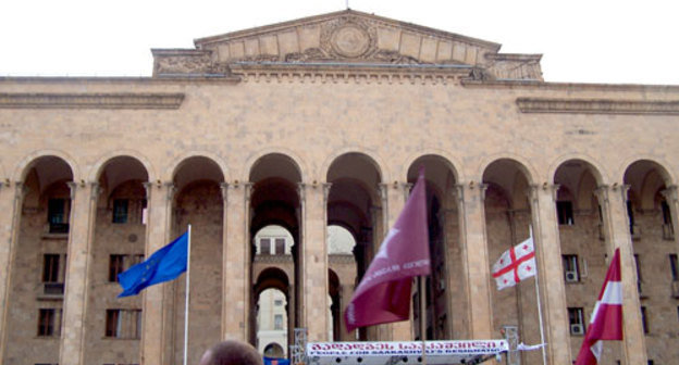Митинг оппозиции у парламента Грузии. Тбилиси, 9 апреля, 2009 года. Фото "Кавказского Узла"