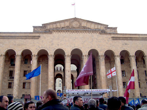 Митинг оппозиции у парламента Грузии. Тбилиси, 9 апреля, 2009 года. Фото "Кавказского Узла"