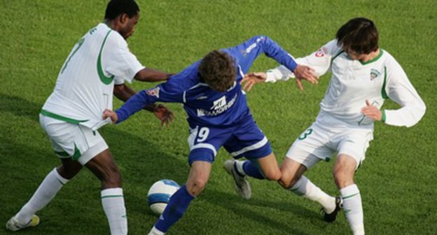 Матч "Динамо"-"Терек" 16 мая 2008 г., стадион "Динамо", Москва. Фото с сайта i34.photobucket.com