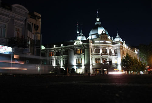 Ночной Тбилиси, ул.Марджанишвили. Фото с сайта http://iverieli.narod.ru
