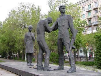 Памятник комсомольцам - защитникам Сталинграда. Фото с сайта http://volgograd.siteedit.ru.