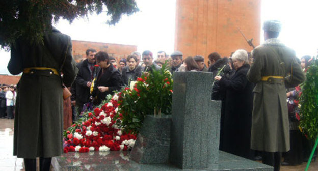 Шествие по улицам Степанакерта в память жертв геноцида, 23 апреля 2009 года. Фото "Кавказского узла" 