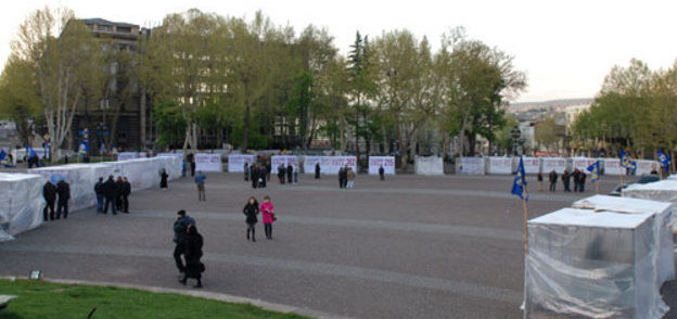 Палаточный городок оппозиции на Площади Свободы, Тбилиси, 26 апреля 2009 года. Фото "Кавказского Узда"