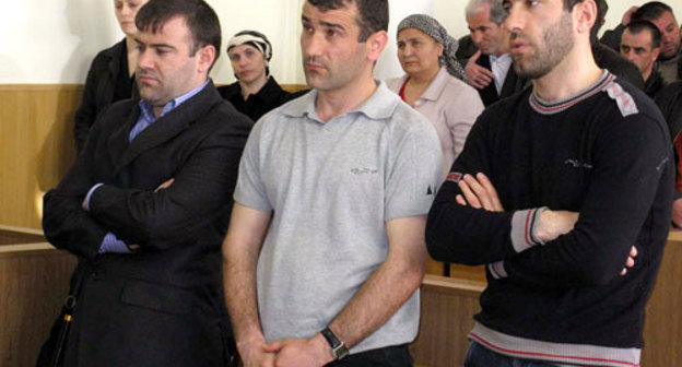 Обвиняемые слева направо - Газимагомед Гаирбеков, Магомед Гаирбеков и Асхабали Газимагомедов. Фото "Кавказского Узла"
