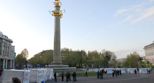 Тбилиси, Площадь Свободы, палаточный городок оппозиции, 26 апреля 2009 года. Фото "Кавказского Узла"